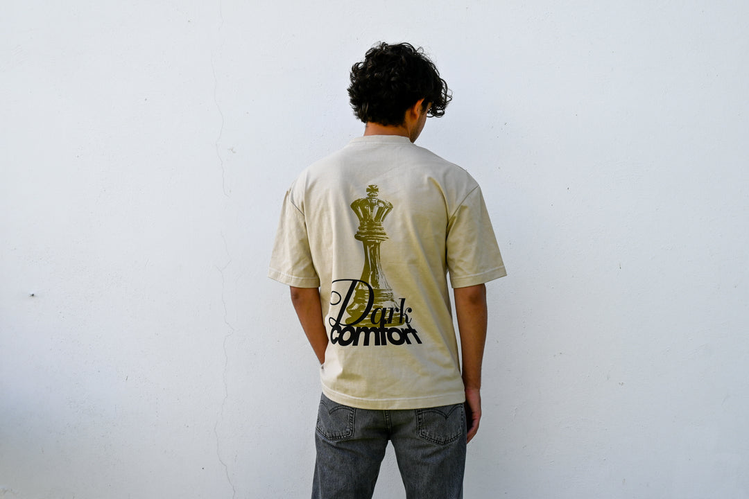 Camiseta Oversize Cold Throne NVRSFT streetwear edición limitada México — modelo vista frontal