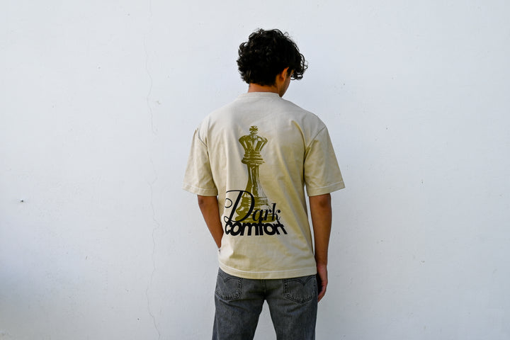 Camiseta Oversize Cold Throne NVRSFT streetwear edición limitada México — modelo vista frontal