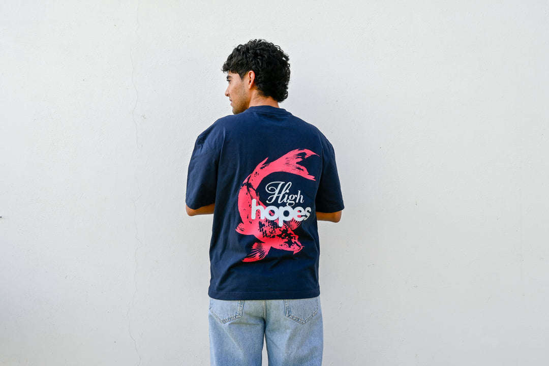 Koi Fish camiseta NVRSFT streetwear oversize México — modelo vista frontal