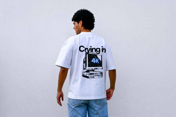 Digital Tears camiseta NVRSFT streetwear oversize México — modelo vista frontal