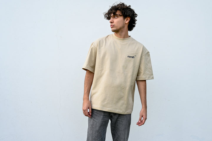Sweet Delusion camiseta lifestyle — NVRSFT streetwear emocional Gen Z México