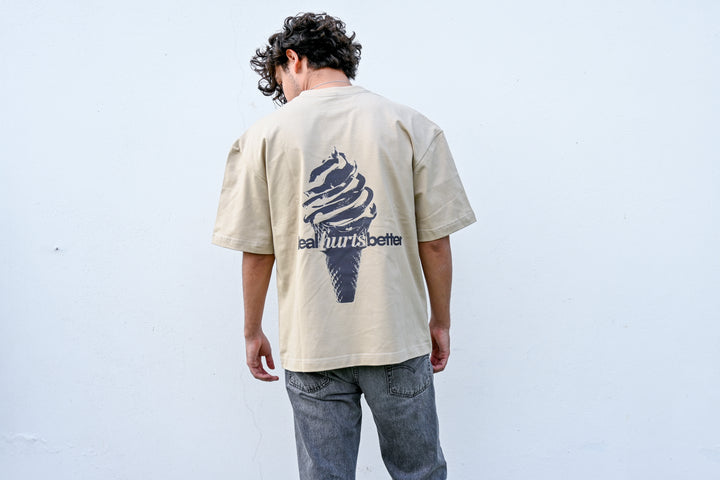 Sweet Delusion camiseta NVRSFT streetwear oversize México — modelo vista frontal