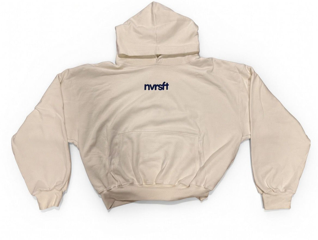 Signature Hoodie NVRSFT streetwear México — modelo vista lateral