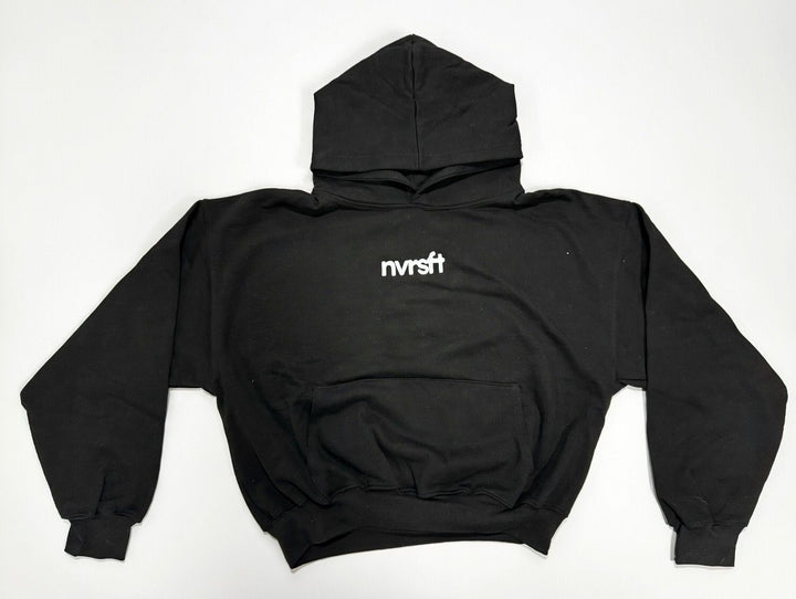 Signature Hoodie NVRSFT streetwear México — modelo vista frontal